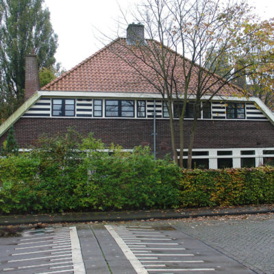 Woonhuizen in Verstrakte Amsterdamse School landelijke variant-stijl, Kometensingel 183-185