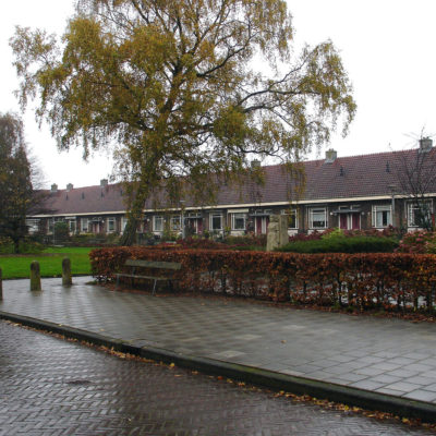 Bejaardenwoningen in Traditioneel bouwen-stijl, Kometensingel 439-485 (1937)